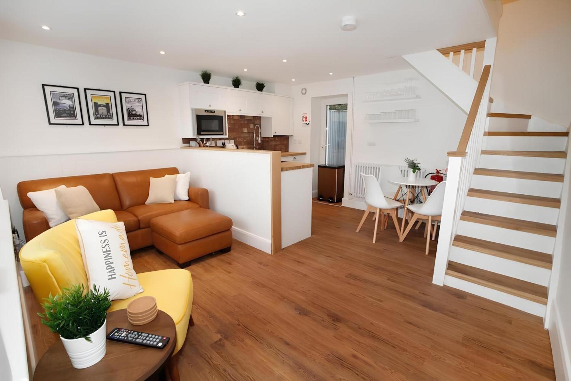 Tucked Away, Access Sleeps 4 *