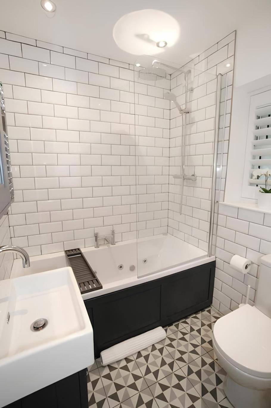 Tucked Away, Access Sleeps 4 *